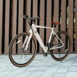 Cecotec Elektro-Stadtfahrrad City Sprint, 250W, 28-Zoll-Räder, 70 km Reichweite, 360 Wh Batterie, Shimano Altus 8-Gang-Schaltung und Doppel-Hydraulikbremsscheiben